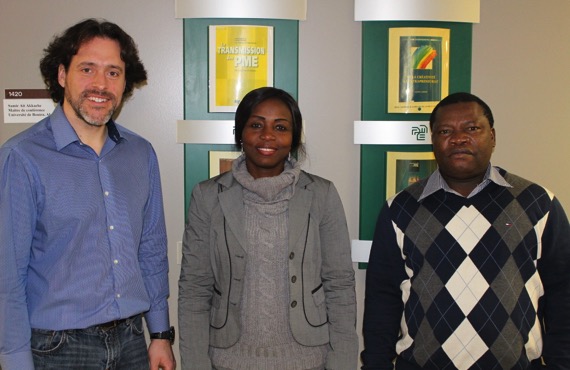 Étienne St-Jean, professeur au Département des sciences de la gestion, Sabine Patricia Moungou et Maurice Fouda Ongodo, professeurs à l'Université de Douala au Cameroun. 