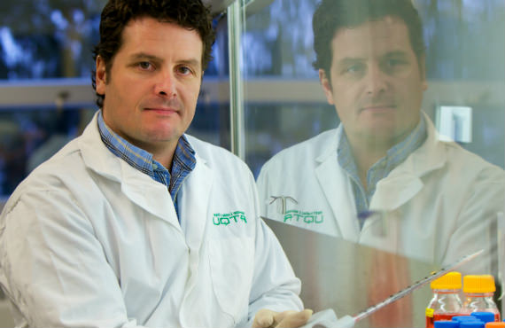 Éric Asselin est professeur au Département de biologie médicale de l'UQTR.