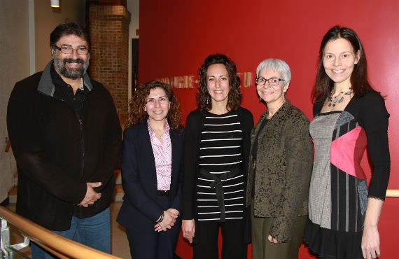 De gauche à droite: Marcos Balbinotti, Ph. D., Helen-Maria Vasiliadis, Ph. Dé, Myriam Chiasson, étudiante, Sylvie Lapierre, Ph. D., et Sophie Desjardins, Ph. D. (Photo Annie Brien)