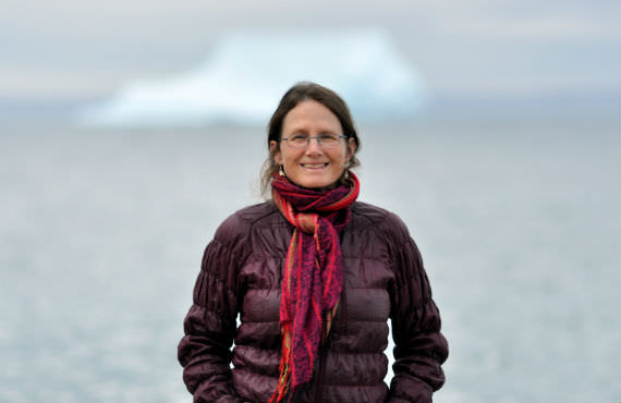 Mme José Gérin-Lajoie, lors de son passage à Pond Inlet (Nunavut).