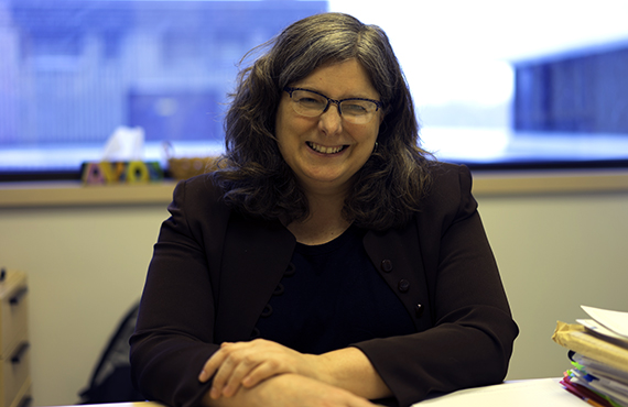 Emmanuelle Hébert, professeure au Département de pratique sage-femme de l'UQTR.