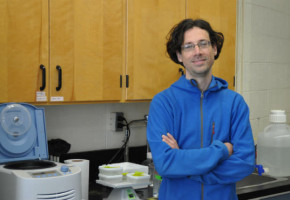 Le professeur Marc Germain plonge au cœur des mécanismes réactionnels de la survie cellulaire
