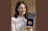 Justine Cinq-Mars reçoit la médaille du Lieutenant-gouverneur pour la jeunesse 2021